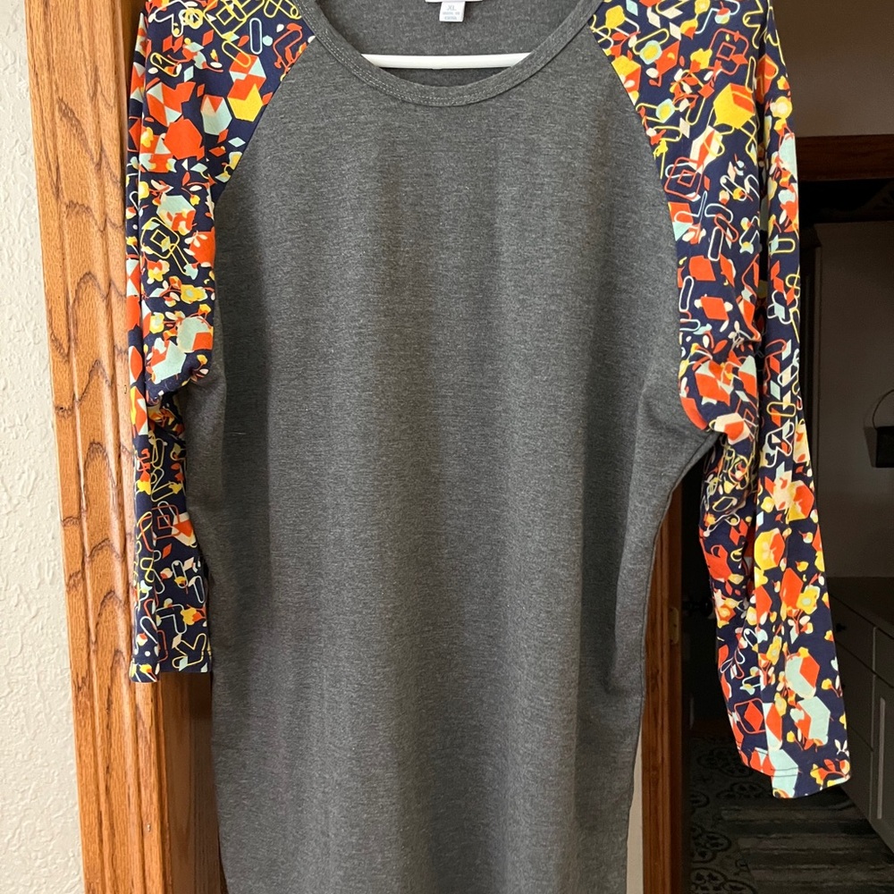 Stylish LULAROE XL Top with Colorful Sleeves